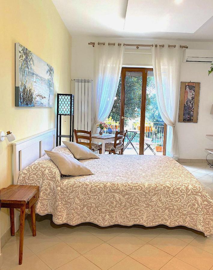 Angelina Suite B&B - Sorrento Centro ภายนอก รูปภาพ